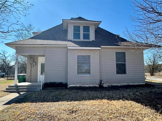 $222,250 | 911 West Liveoak Street, Coleman, TX 76834