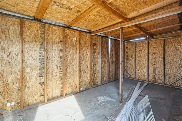 a view of back yard of the house