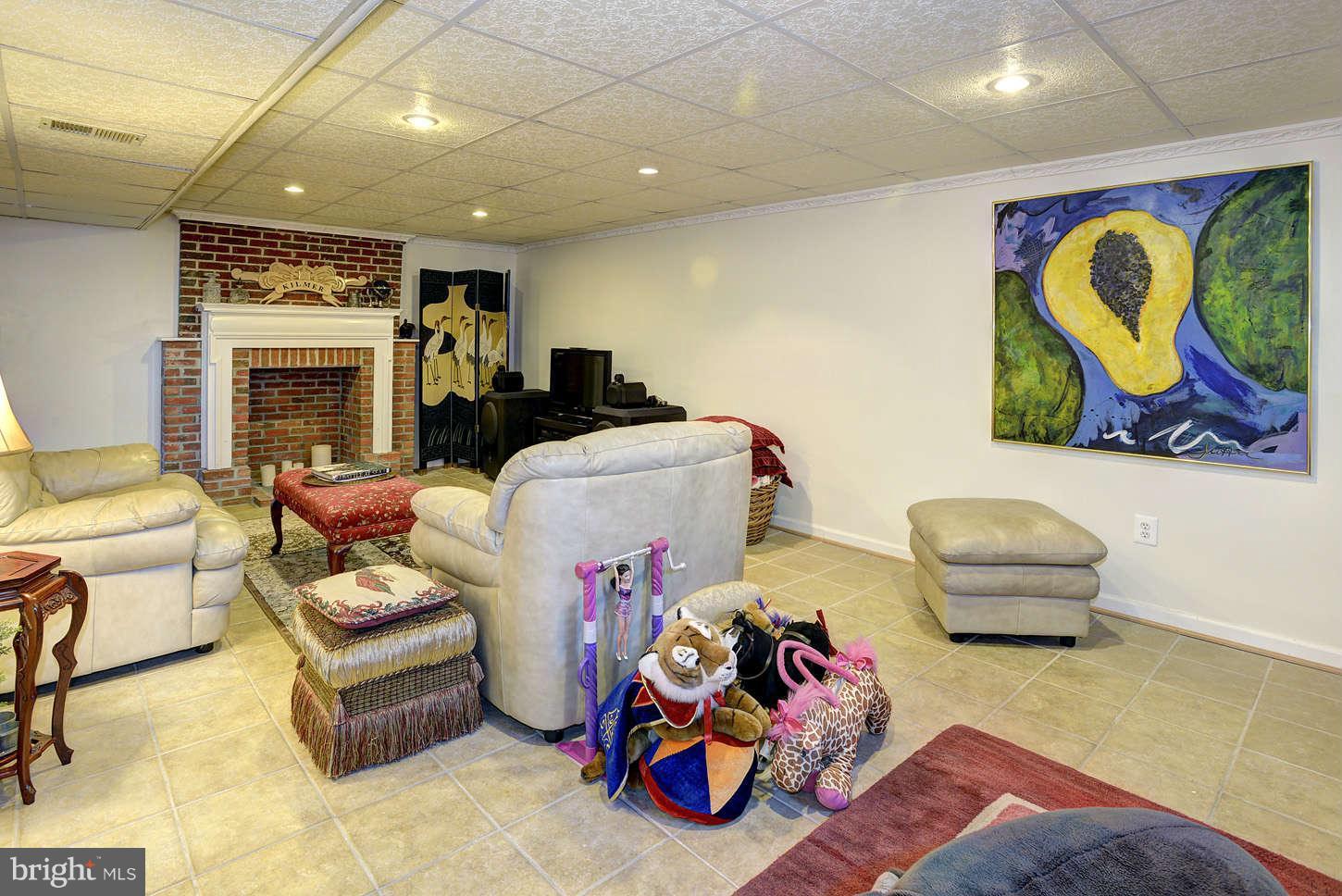 9804 Hawkins Creamery Road Damascus, MD 20872 - Photo 22 of 30 Family Room