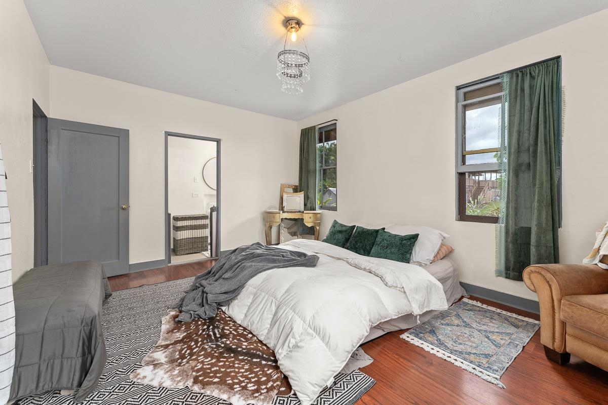 2970 Kailiili Road, Unit 1B Haiku, HI 96708 - Photo 20 of 47 a bedroom with a large bed and a window