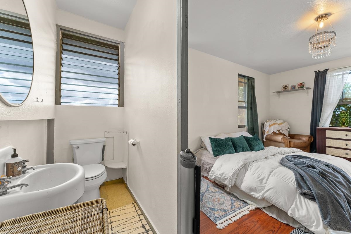 2970 Kailiili Road, Unit 1B Haiku, HI 96708 - Photo 21 of 47 a bedroom with a bed and a couch