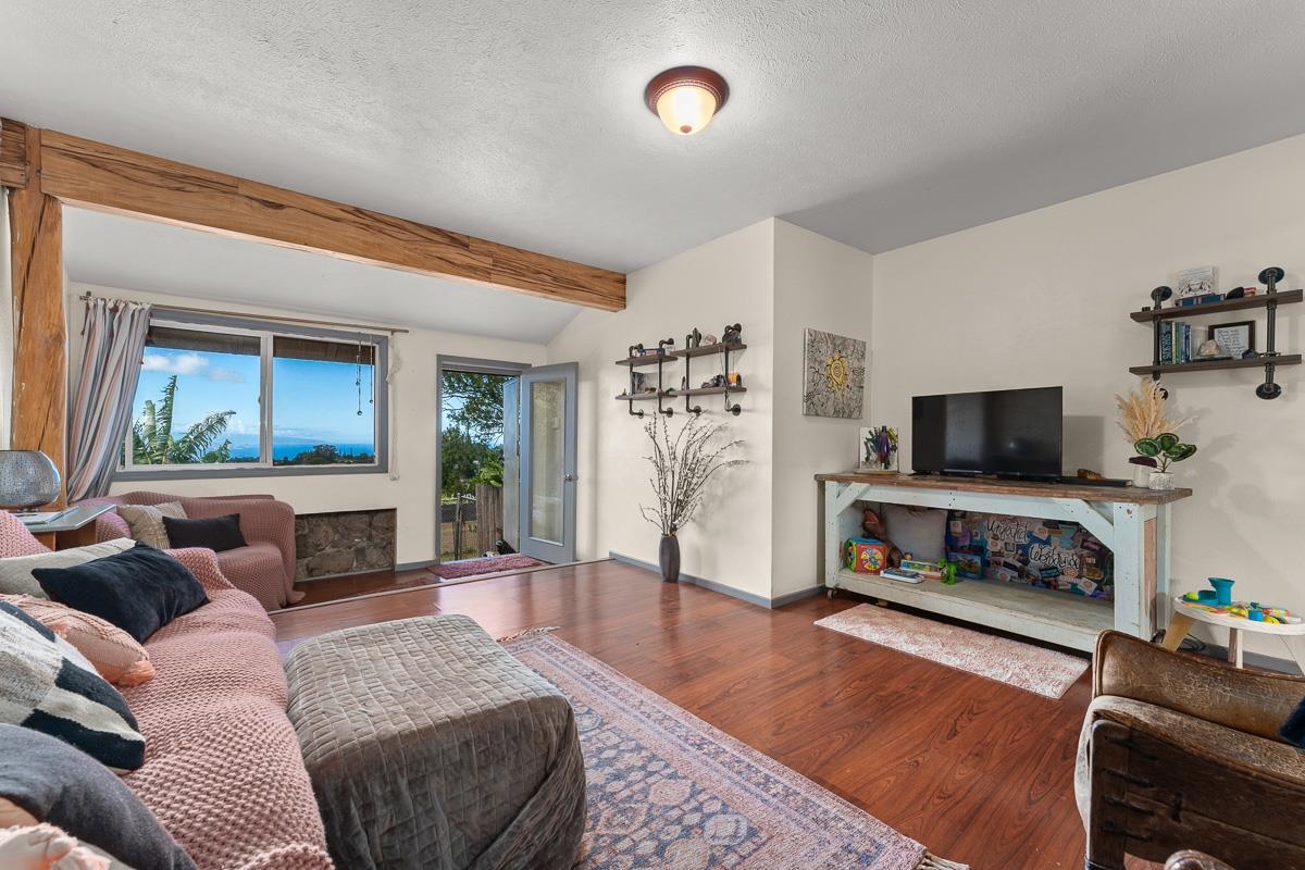 2970 Kailiili Road, Unit 1B Haiku, HI 96708 - Photo 4 of 47 a living room with furniture and a flat screen tv