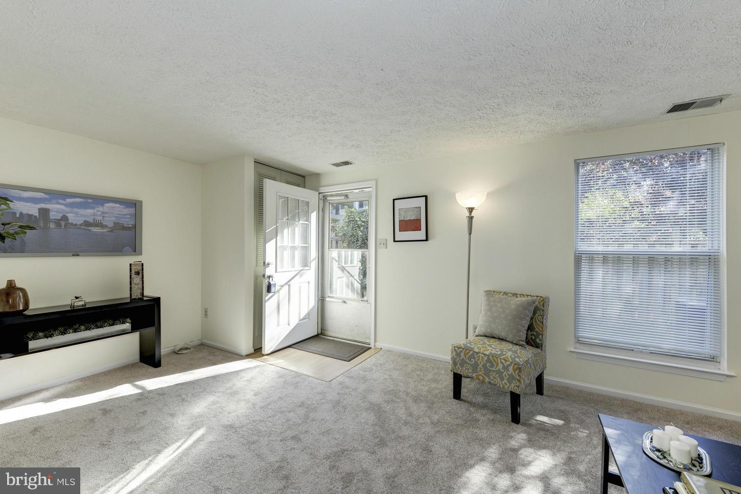 11225 Legato Way Silver Spring, MD 20901 - Photo 5 of 23 Living Room