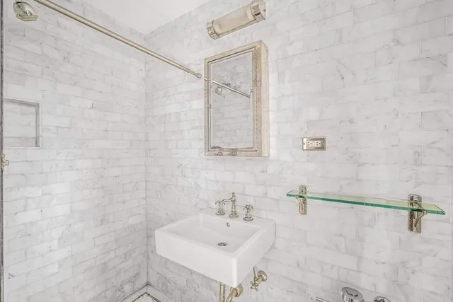 $1,379,000 | 240 East 79th Street, Unit 11A | Upper East Side