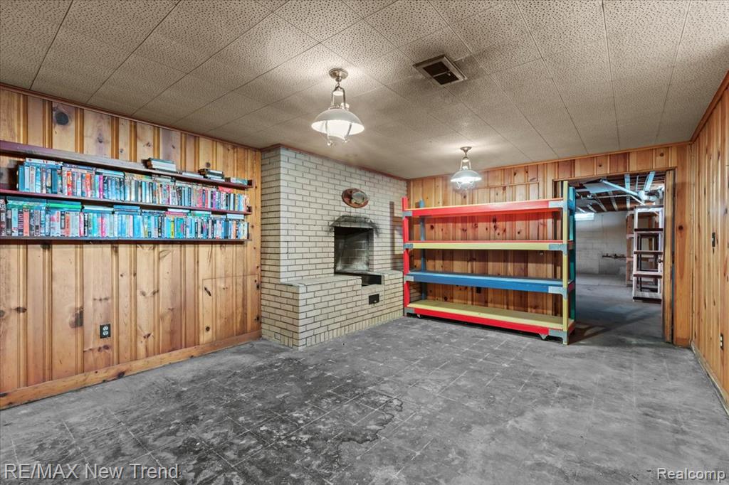 33266 Raphael Road Farmington Hills, MI 48336 - Photo 28 of 36