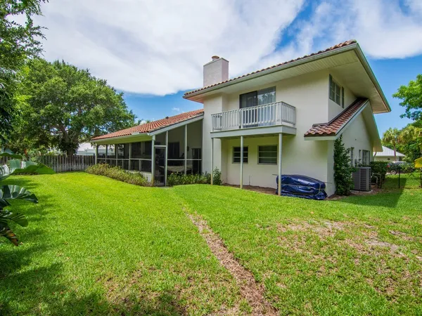 a view of a house with a backyard