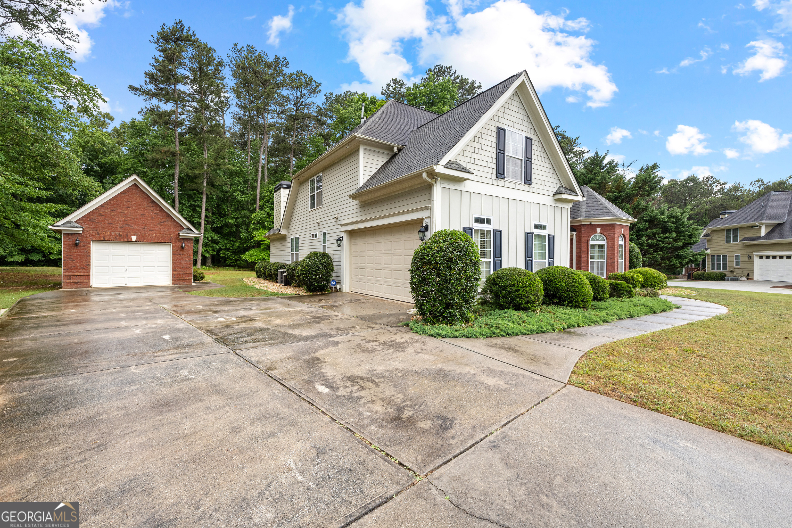 120 Shankhill Ridge Tyrone, GA 30290 - Photo 4 of 54 a front view of a house with a yard and garage