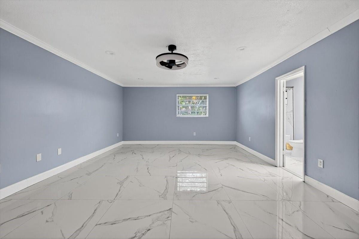 15775 North Miami Avenue Miami, FL 33162 - Photo 12 of 31 Photo 12