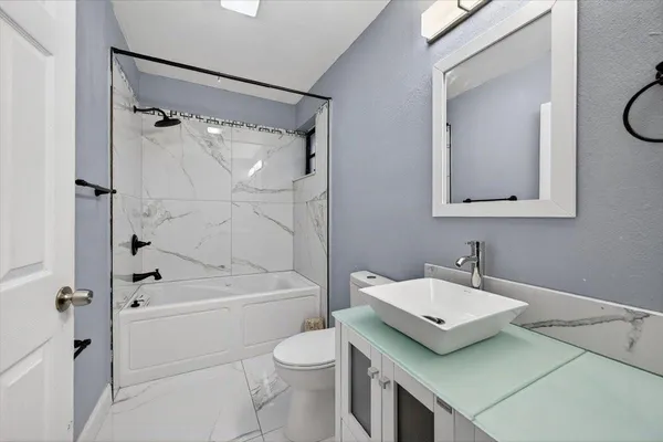 $6,000 | 15775 North Miami Avenue, Miami, FL 33162