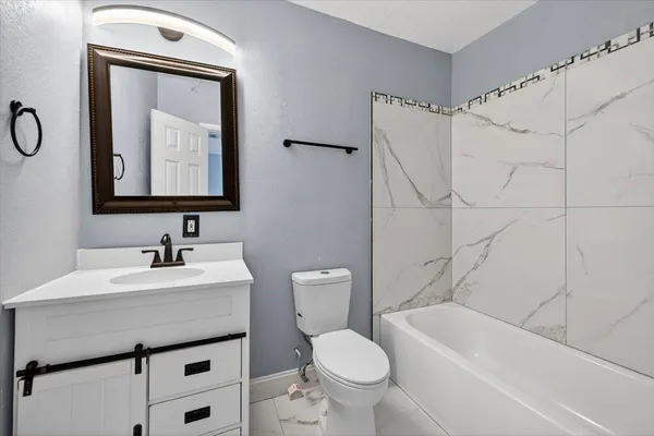 $6,000 | 15775 North Miami Avenue, Miami, FL 33162