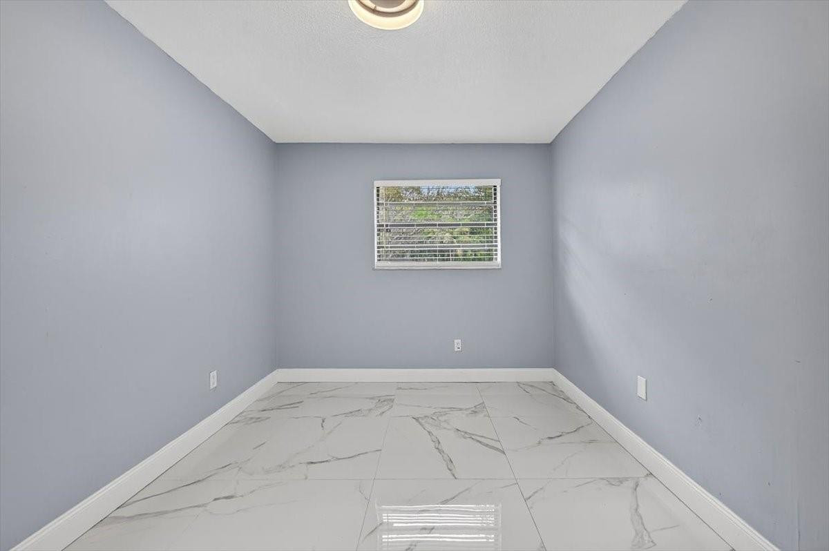 15775 North Miami Avenue Miami, FL 33162 - Photo 25 of 31 Photo 25