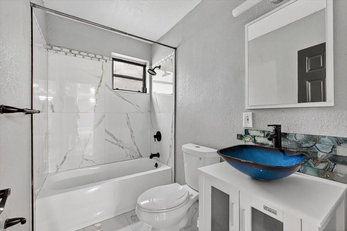 15775 North Miami Avenue Miami, FL 33162 - Photo 30 of 31 Photo 30