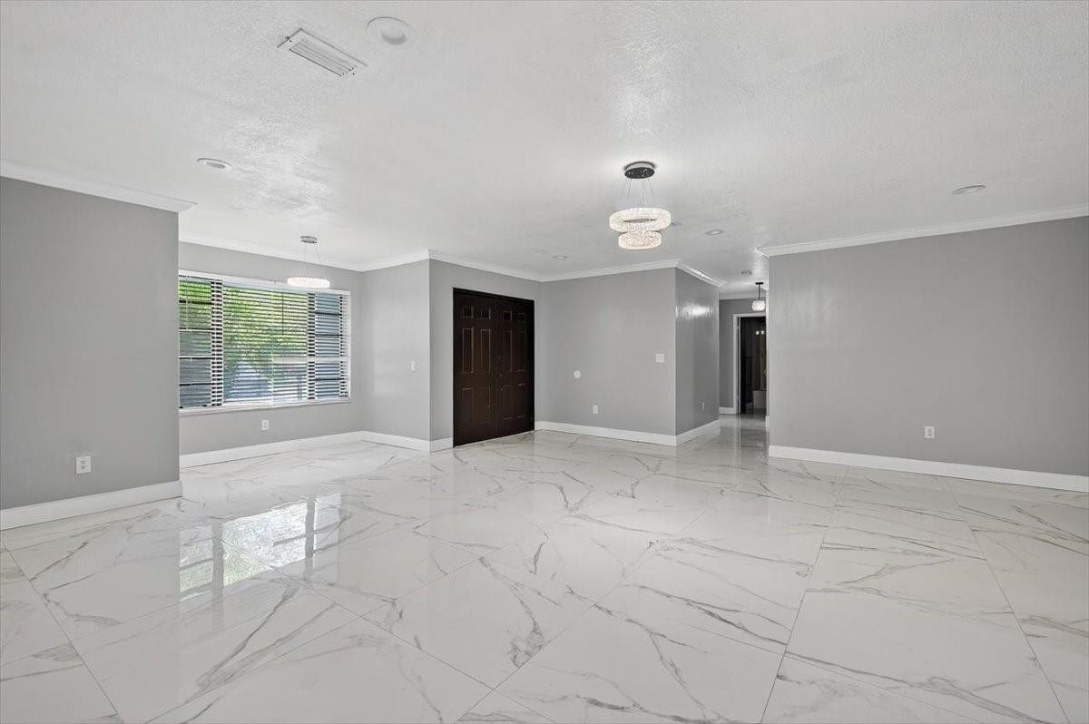 15775 North Miami Avenue Miami, FL 33162 - Photo 4 of 31 Photo 4