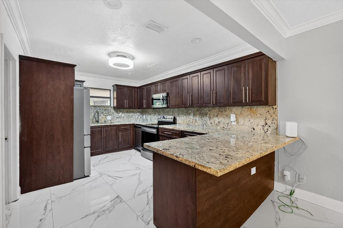 15775 North Miami Avenue Miami, FL 33162 - Photo 7 of 31 Photo 7