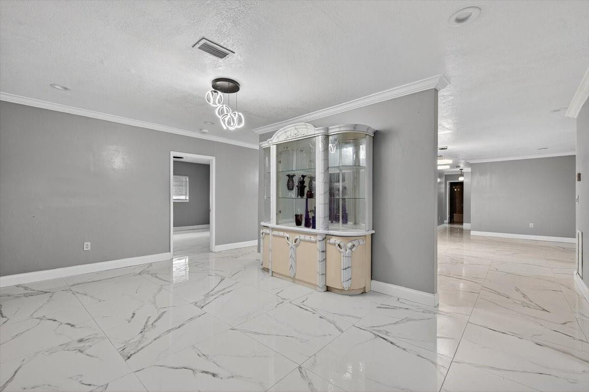 15775 North Miami Avenue Miami, FL 33162 - Photo 8 of 31 Photo 8