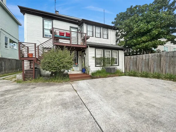 $2,100 | 1310 Anita Street, Unit B, Houston, TX 77004