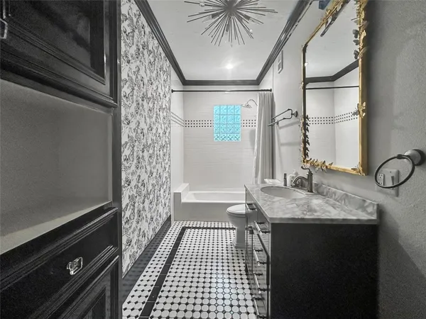 $2,100 | 1310 Anita Street, Unit B, Houston, TX 77004