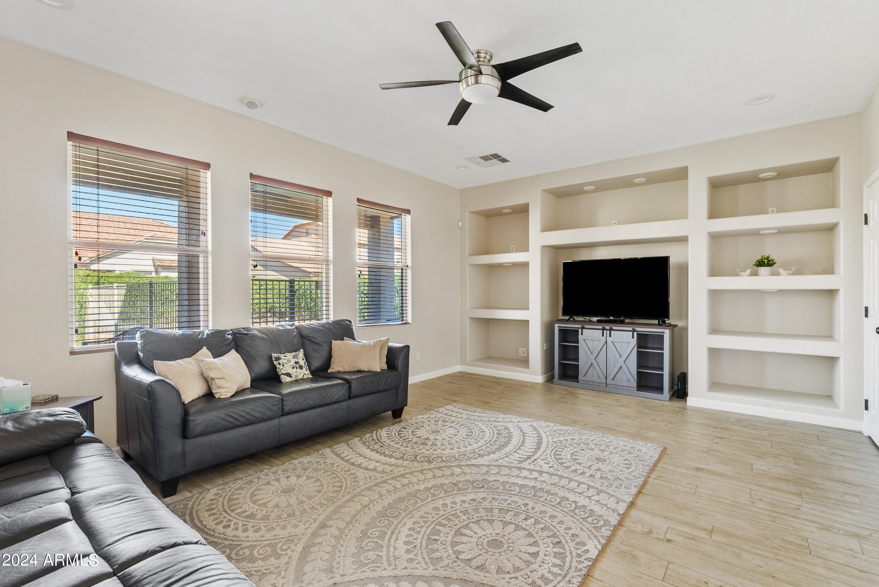 15074 West Bloomfield Road Surprise, AZ 85379 - Photo 4 of 42 DSC04123