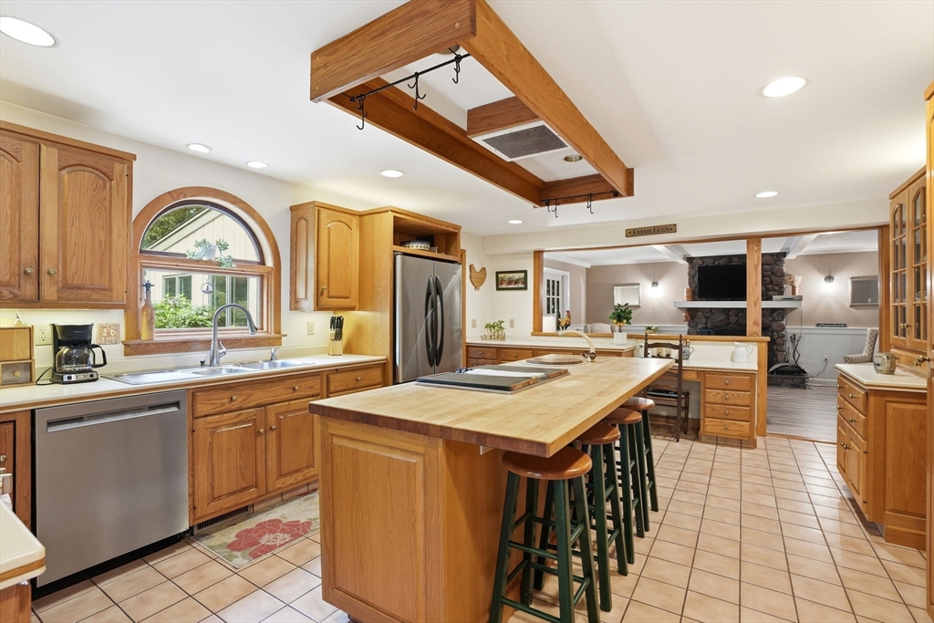 27 Bennett Road Rochester, MA 02770 - Photo 12 of 41