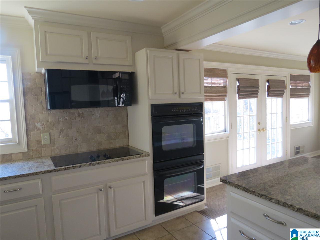 3137 Woodridge Road North Birmingham, AL 35223 - Photo 15 of 38