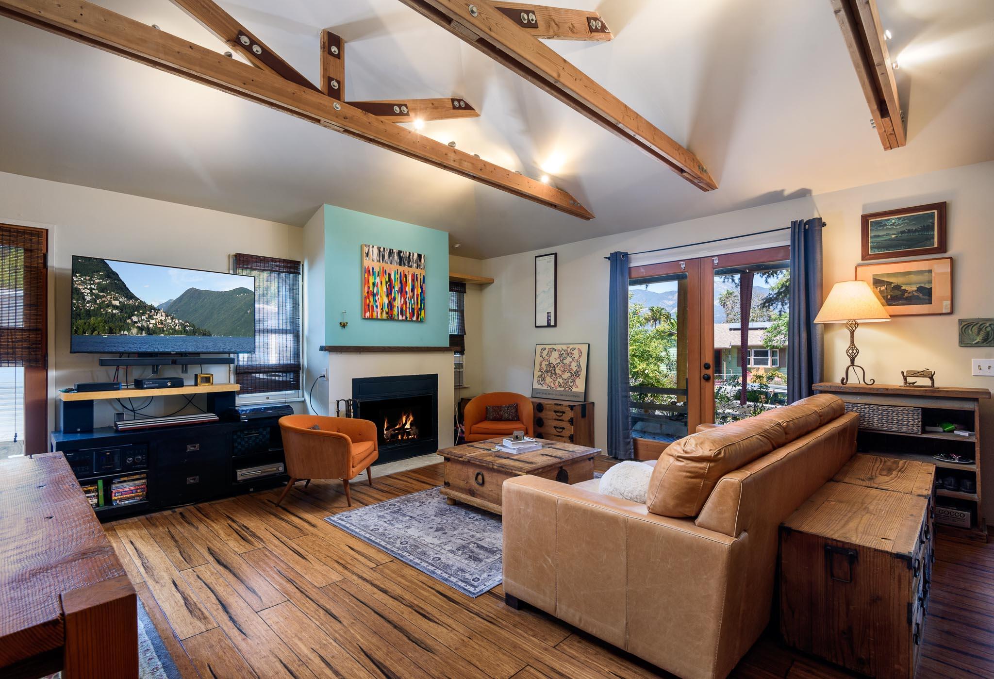 1813 Clearview Road Santa Barbara, CA 93101 - Photo 4 of 12 Living Room
