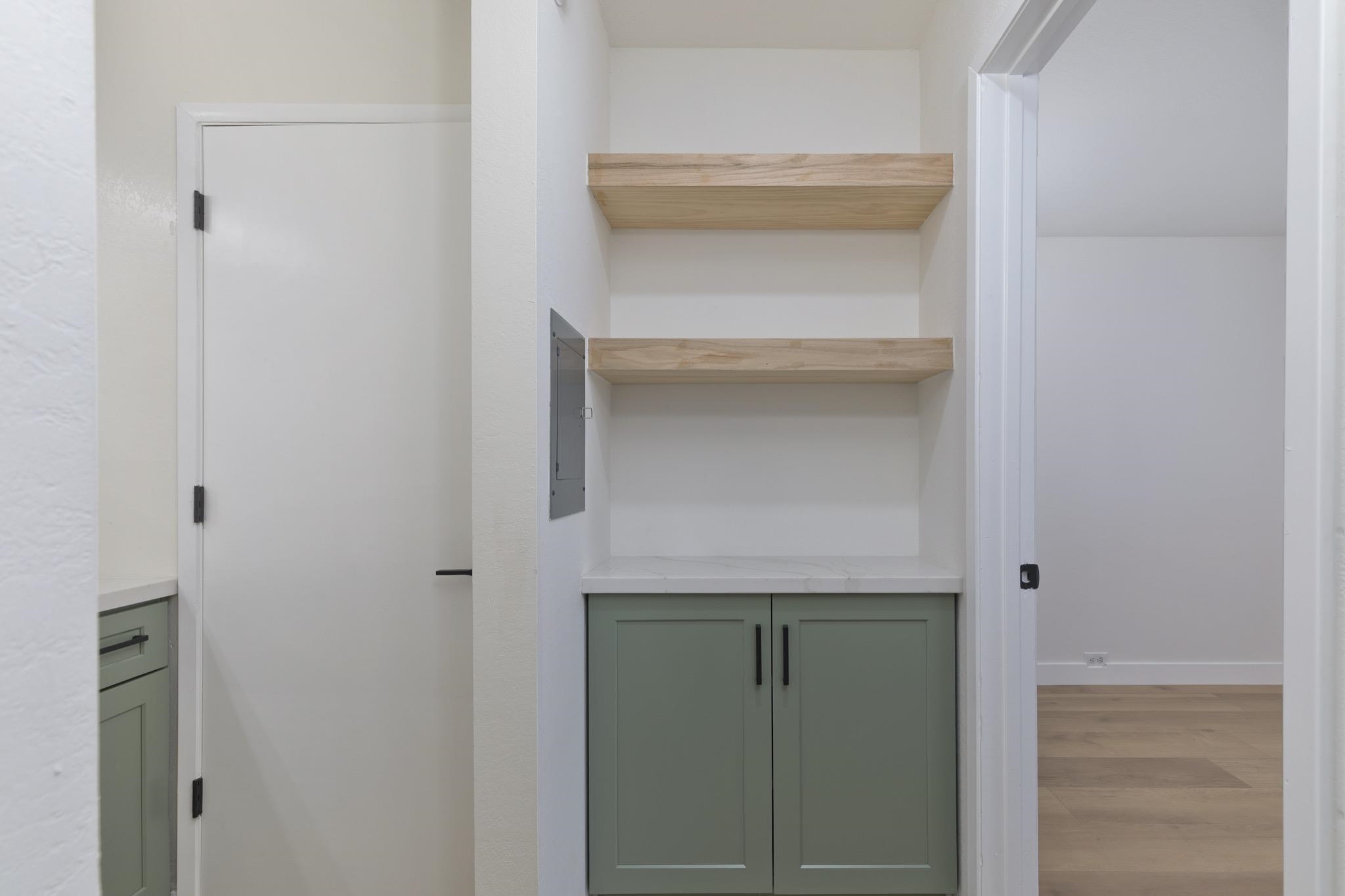 152 Viewpoint Road, Unit 105 Mammoth Lakes, CA 93546 - Photo 15 of 29 a close view of closet