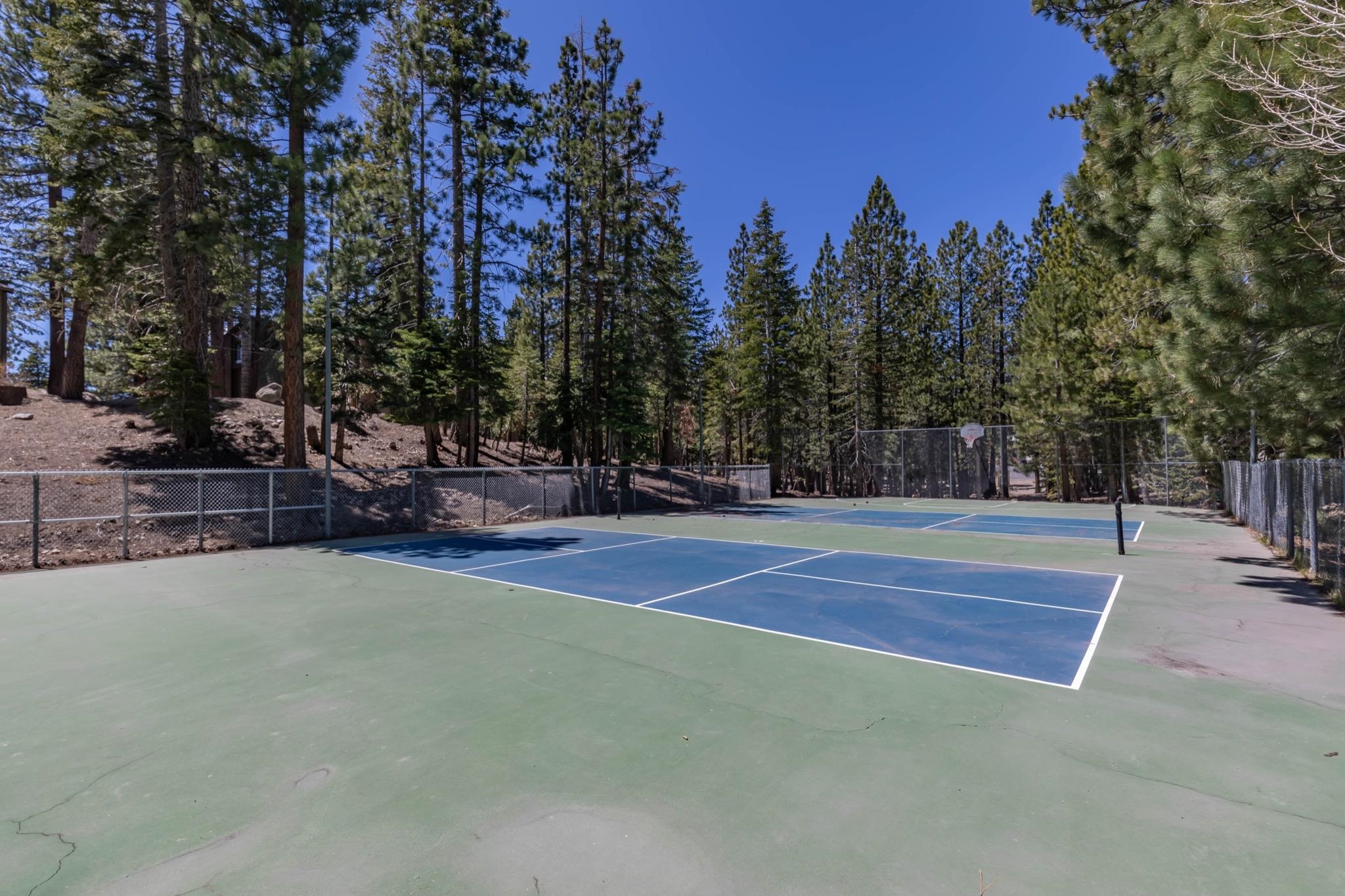 152 Viewpoint Road, Unit 105 Mammoth Lakes, CA 93546 - Photo 26 of 29 a view of a basket ball ground
