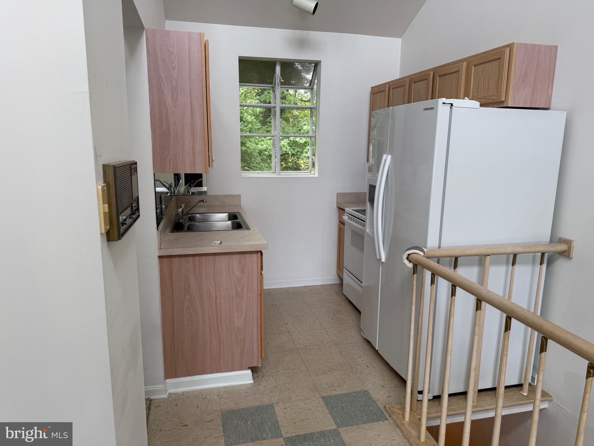 37 Hunters Point Millsboro, DE 19966 - Photo 23 of 38 a kitchen with a refrigerator and a stove top oven