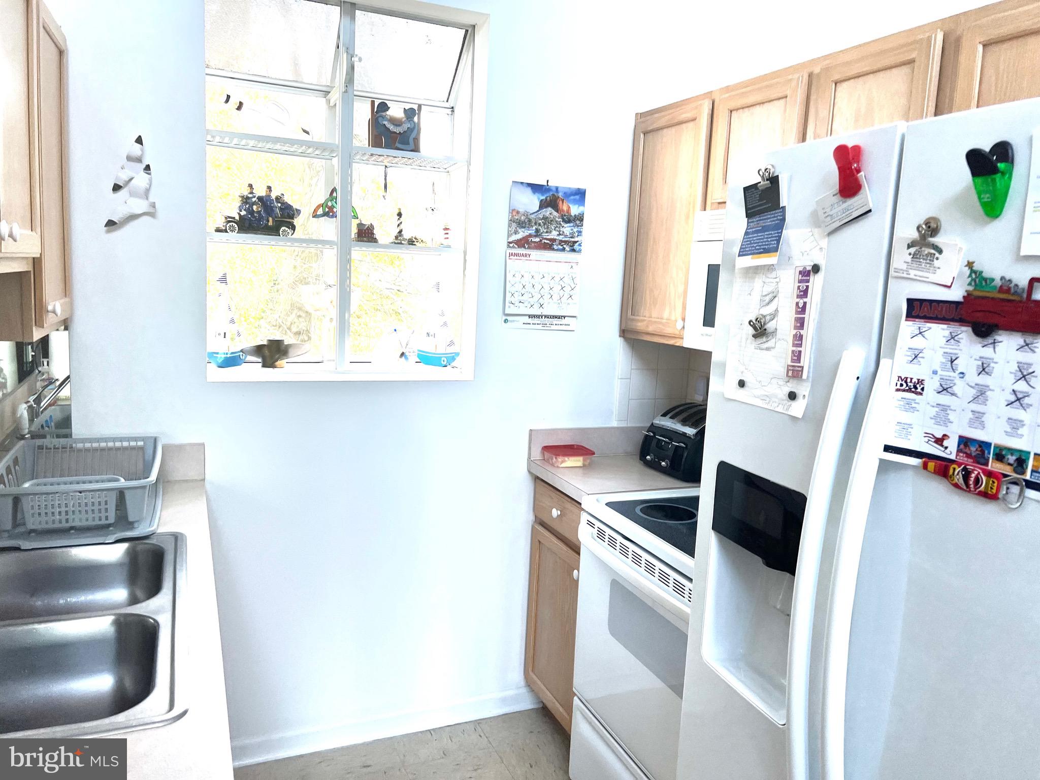 37 Hunters Point Millsboro, DE 19966 - Photo 10 of 38 a utility room with a window a washer and dryer