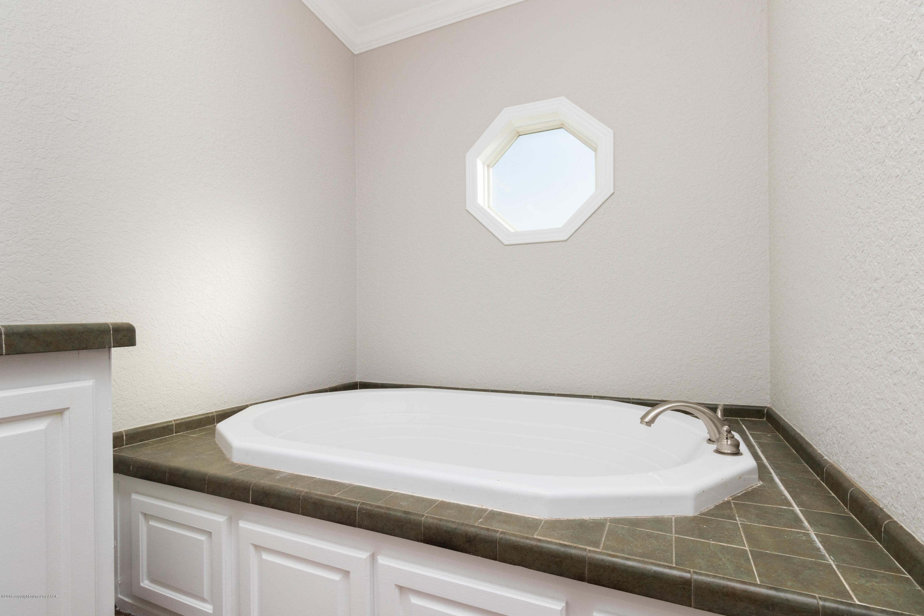 5015 Arden Road Amarillo, TX 79110 - Photo 19 of 38 a bathroom with a bathtub and a sink