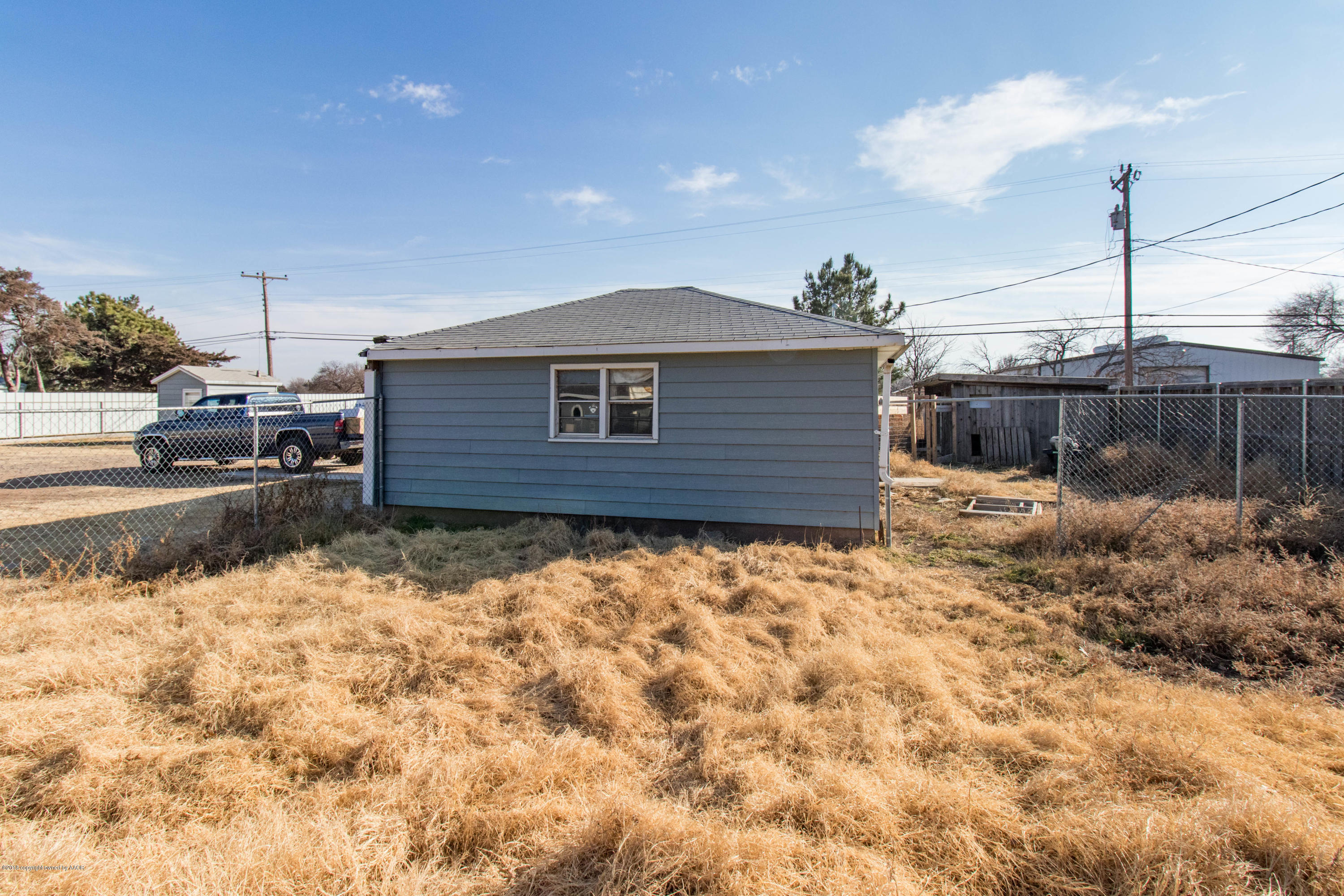 5015 Arden Road Amarillo, TX 79110 - Photo 33 of 38 a backyard of a house