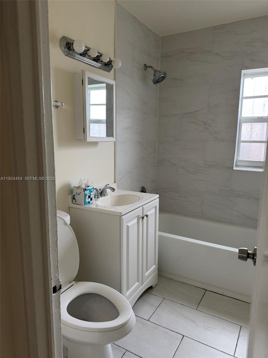 791 East 21st Street Hialeah, FL 33013 - Photo 7 of 19 a bathroom with a toilet a sink and bathtub