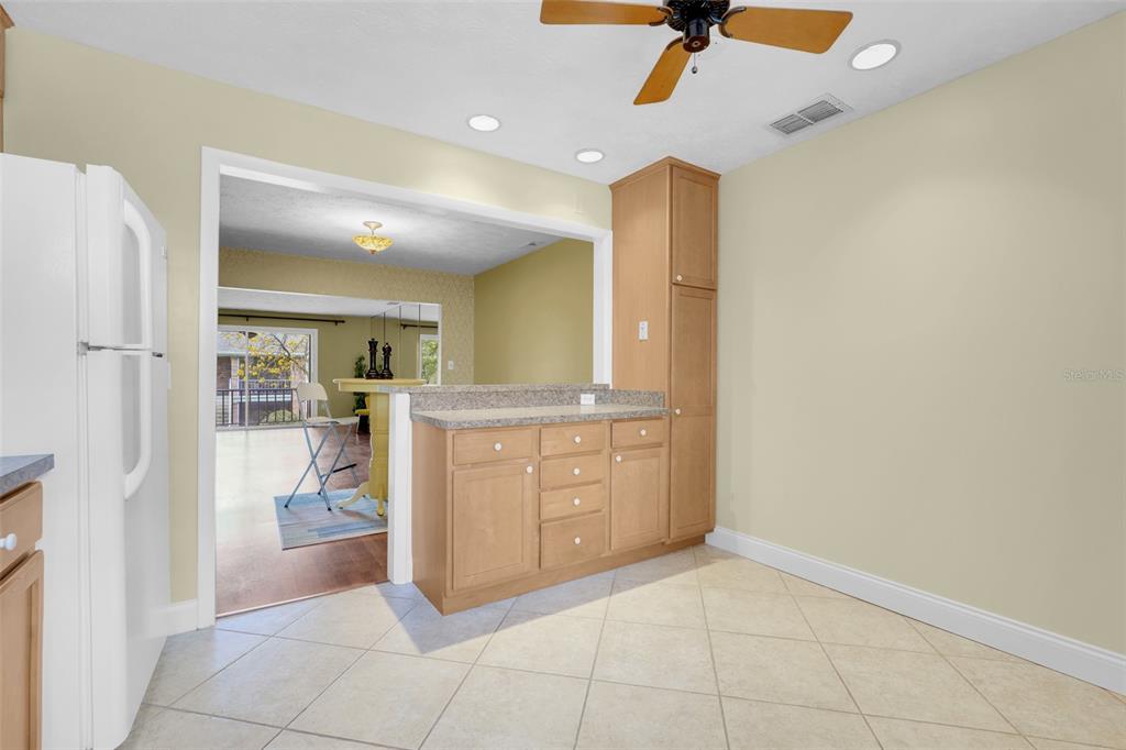 4224 Lake Underhill Road, Unit 8B8 Orlando, FL 32803 - Photo 17 of 47 a bathroom with a sink and a mirror