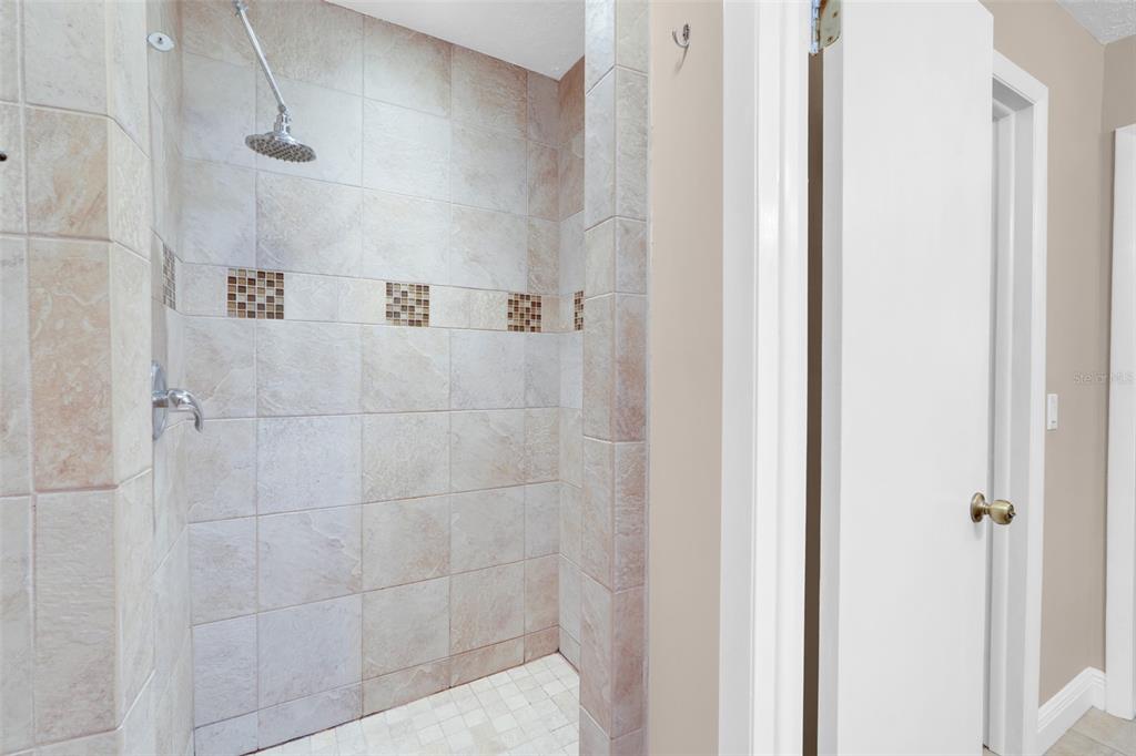 4224 Lake Underhill Road, Unit 8B8 Orlando, FL 32803 - Photo 21 of 47 a bathroom with a shower