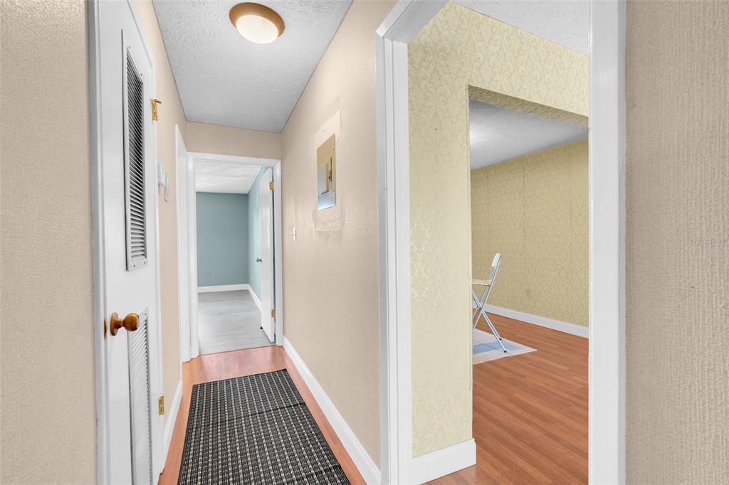 4224 Lake Underhill Road, Unit 8B8 Orlando, FL 32803 - Photo 23 of 47 a view of a hallway with wooden floor