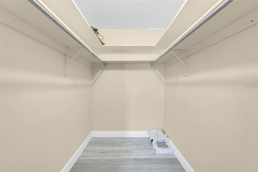 4224 Lake Underhill Road, Unit 8B8 Orlando, FL 32803 - Photo 26 of 47 a view of a room