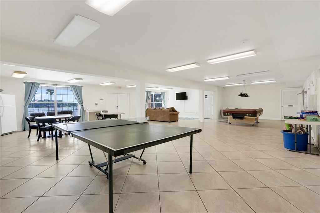 4224 Lake Underhill Road, Unit 8B8 Orlando, FL 32803 - Photo 37 of 47 a kitchen with a table chairs and a dining table