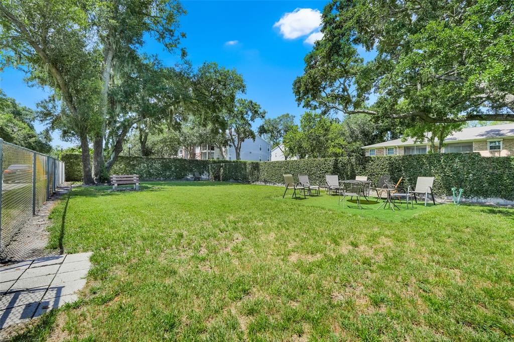 4224 Lake Underhill Road, Unit 8B8 Orlando, FL 32803 - Photo 42 of 47 a view of a garden