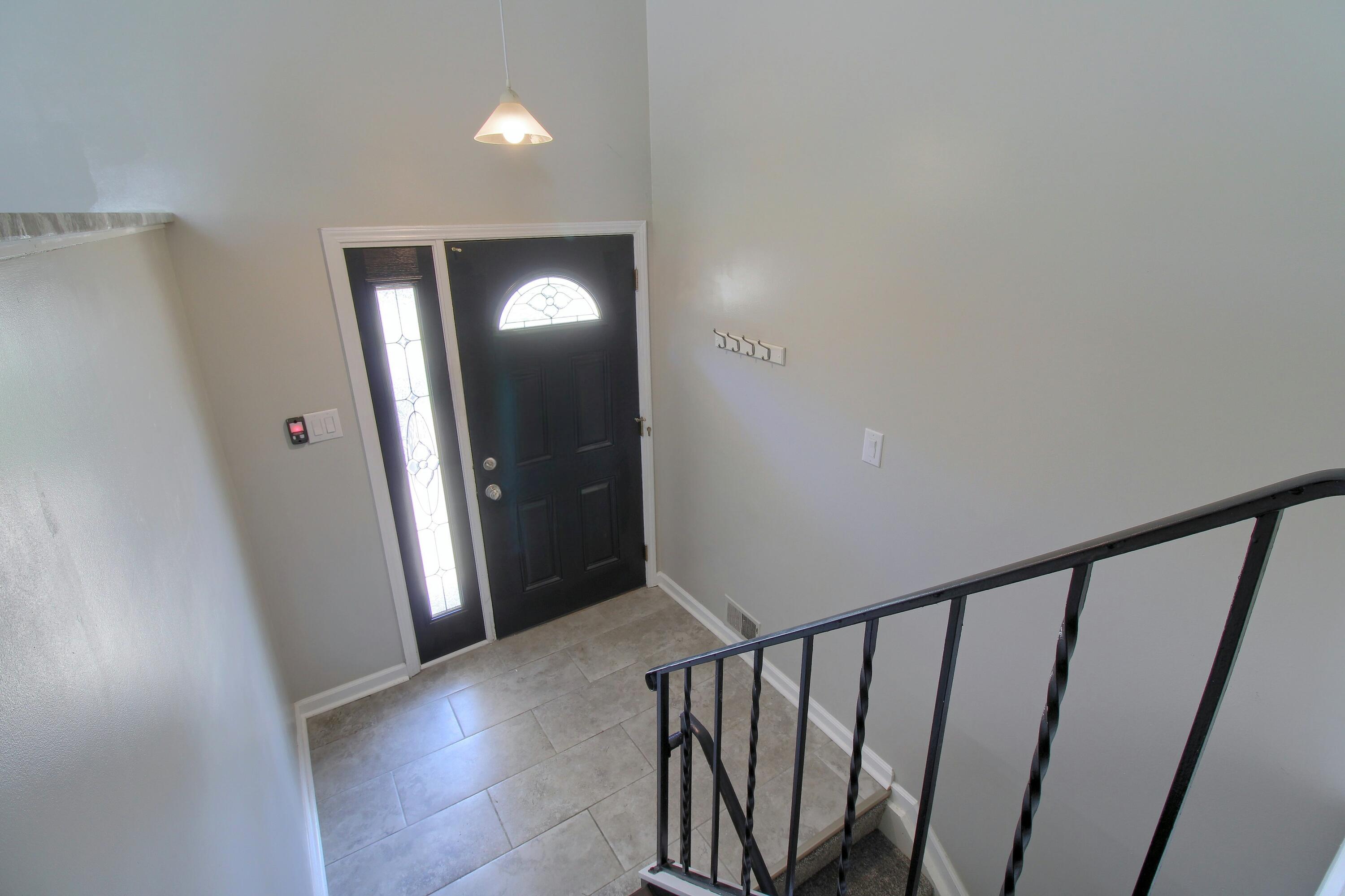 42608 Hanford Road Canton, MI 48187 - Photo 28 of 32 4-Foyer