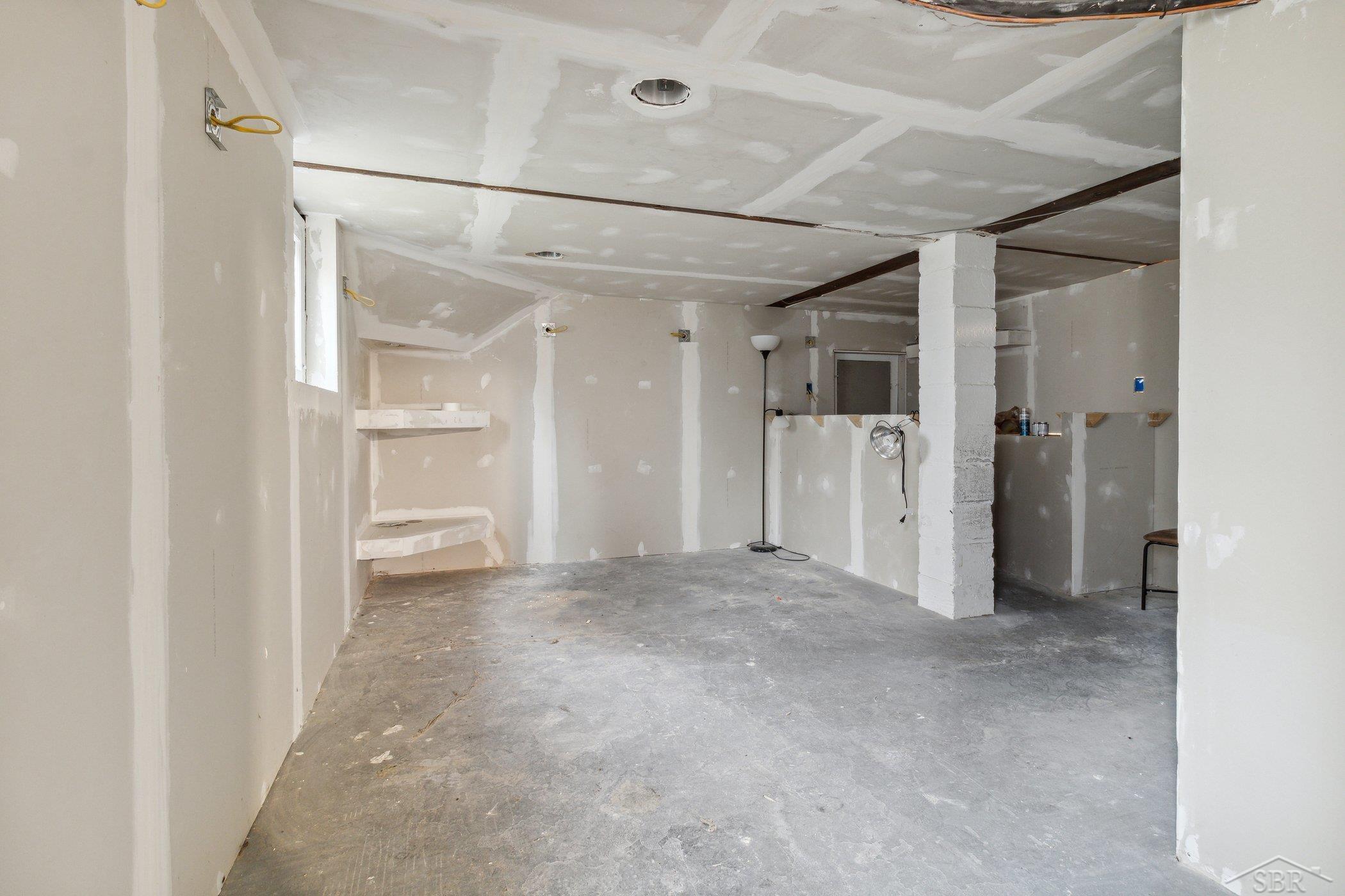 401 North Hampton Street Bay City, MI 48708 - Photo 17 of 24 50098477-16.JPG