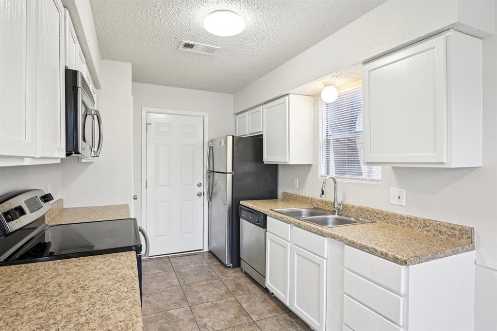 1209 Pin Oak Drive Denton, TX 76209 - Photo 4 of 27