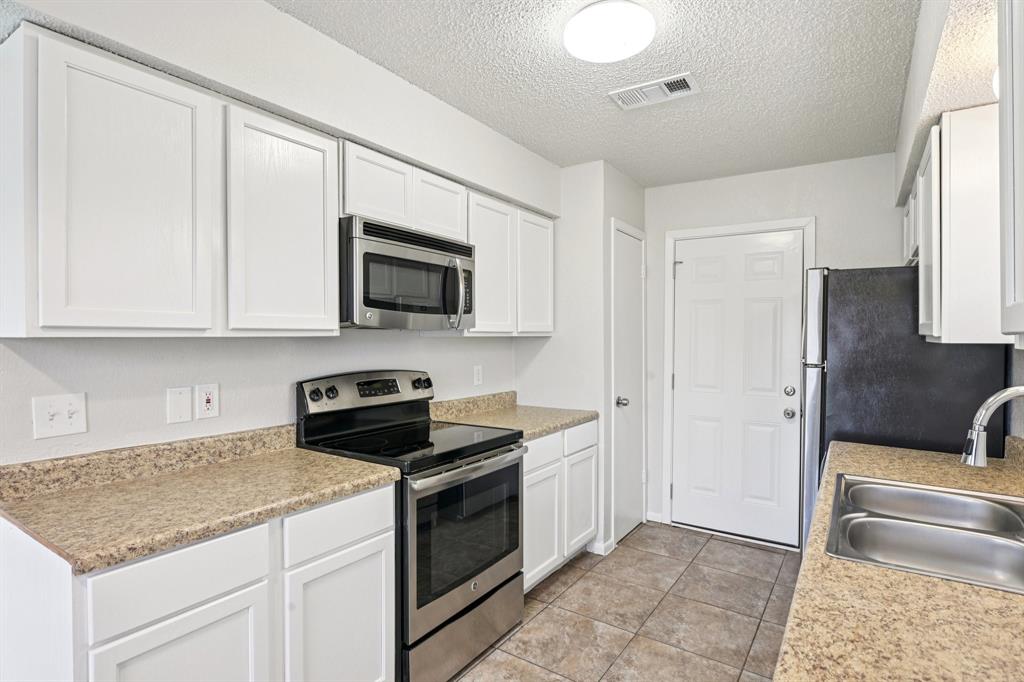 1209 Pin Oak Drive Denton, TX 76209 - Photo 7 of 27