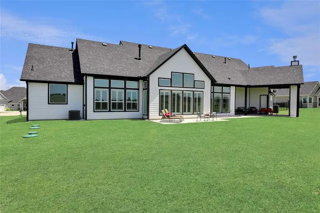 $895,000 | 801 Lexington Lane, Nevada, TX 75173