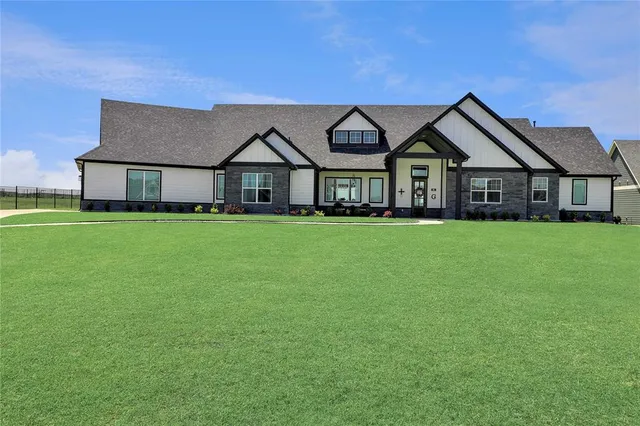 $895,000 | 801 Lexington Lane, Nevada, TX 75173