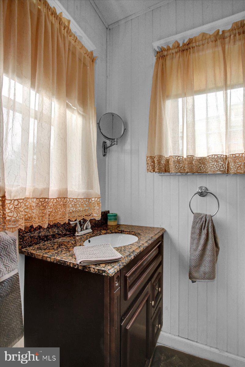 1336 Brooke Boulevard Reading, PA 19607 - Photo 16 of 29 Fully Bathroom-off of the sunporch