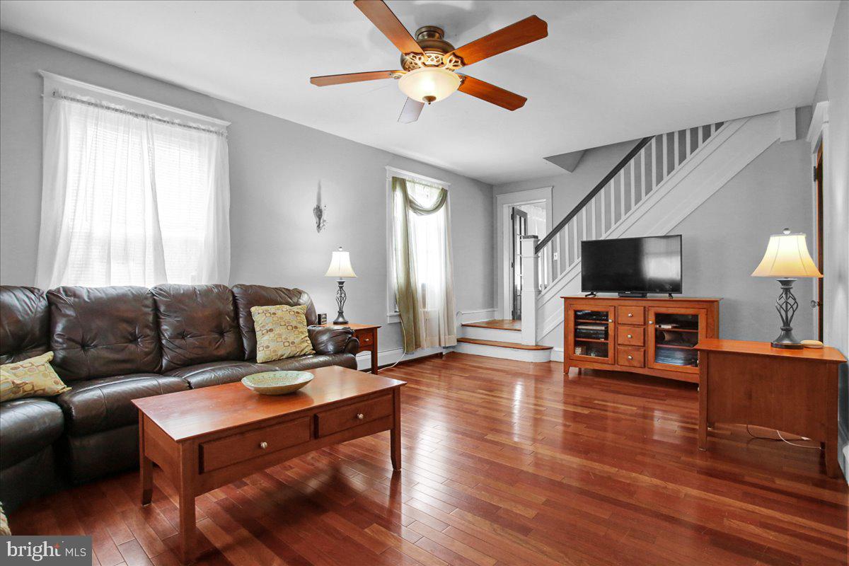 1336 Brooke Boulevard Reading, PA 19607 - Photo 4 of 29 Livingroom-upon entrance from front door