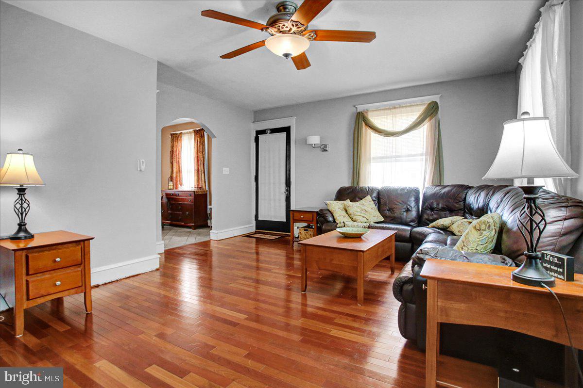 1336 Brooke Boulevard Reading, PA 19607 - Photo 6 of 29 View of living room