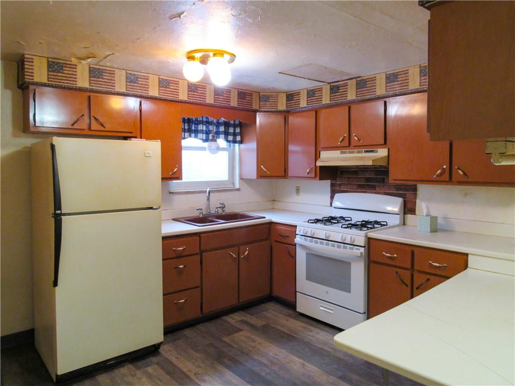 621 3rd Street North Versailles, PA 15137 - Photo 5 of 39 New gas stove