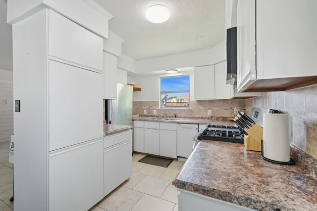 $305,000 | 439 Pompano Street, Bayou Vista, TX 77563