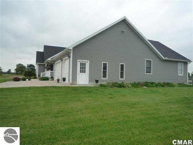 1502 North Isabella Road Mount Pleasant, MI 48858 - Photo 2 of 24 1774180-1.JPG